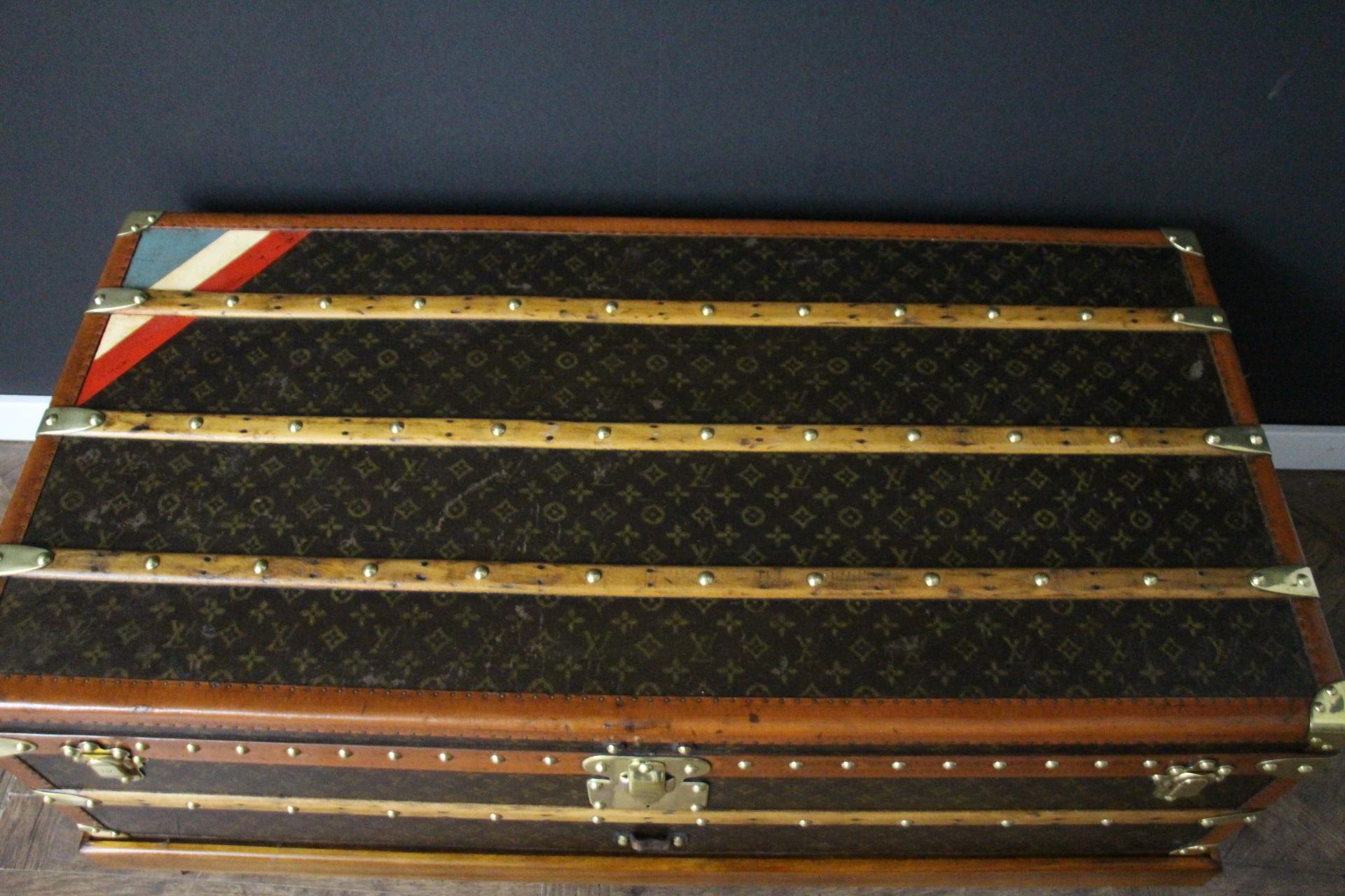 Francese Baule a vapore Louis Vuitton del 1920 con monogram stencil, 110 cm Baule Vuitton in vendita