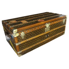 1920's Louis Vuitton Steamer Trunk in Stenciled Monogram, 110 cm Vuitton Trunk