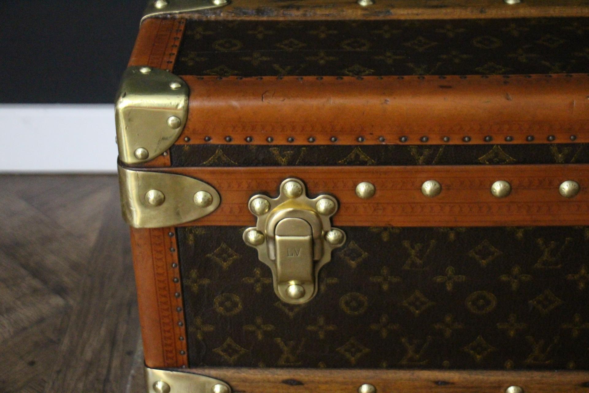 Francese Baule a vapore Louis Vuitton del 1920 con monogram stencil, 120 cm Baule Vuitton in vendita
