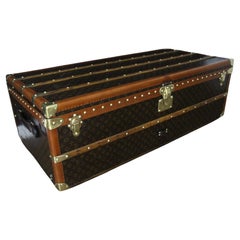 1920's Louis Vuitton Steamer Trunk in Stenciled Monogram, 120 cm Vuitton Trunk