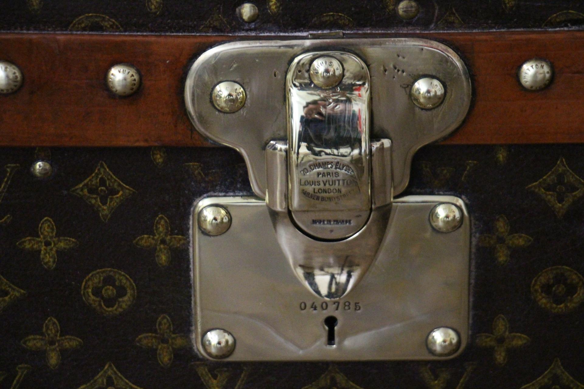 Inizio XX secolo Baule a vapore Louis Vuitton del 1920 con monogram stencil, 130 cm Baule Vuitton in vendita