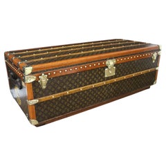 1920's Louis Vuitton Steamer Trunk in Stenciled Monogram, 130 cm Vuitton Trunk