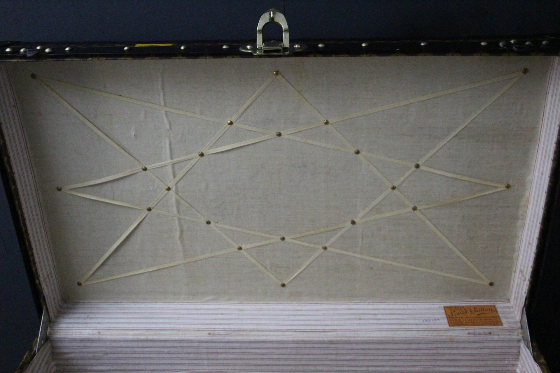 Louis Vuitton Dampferkoffer aus den 1920er Jahren mit schabloniertem Monogramm, 90 cm Vuitton-Koffer im Angebot 6
