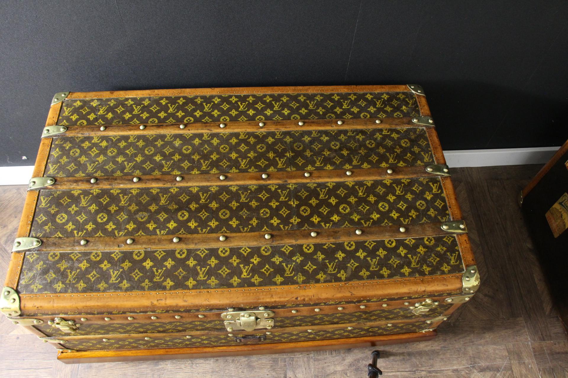 1920's Louis Vuitton Steamer Trunk in Stenciled Monogram, 90 cm Vuitton Trunk In Good Condition For Sale In Saint-Ouen, FR