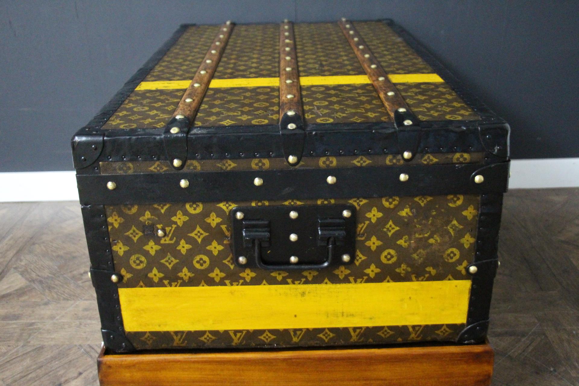 Louis Vuitton Dampferkoffer aus den 1920er Jahren mit schabloniertem Monogramm, 90 cm Vuitton-Koffer im Angebot 3