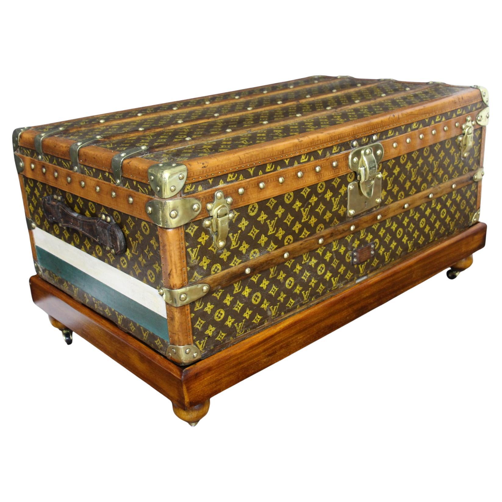 Louis Vuitton Dampferkoffer aus den 1920er Jahren mit schabloniertem Monogramm, 90 cm Vuitton-Koffer