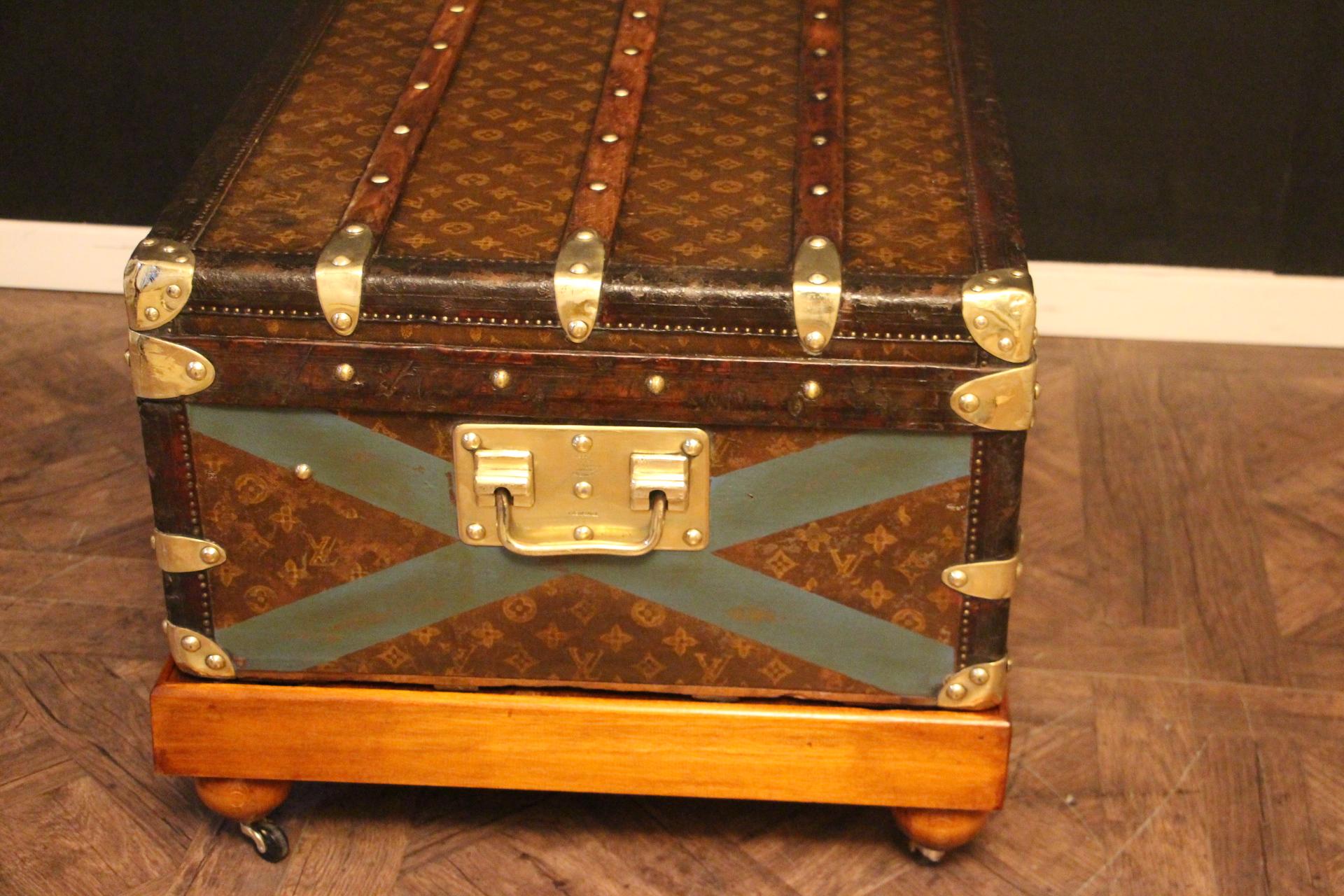 1920er Louis Vuitton Dampfer-Truhe mit Stenciled-Monogramm , Vuitton im Angebot 3