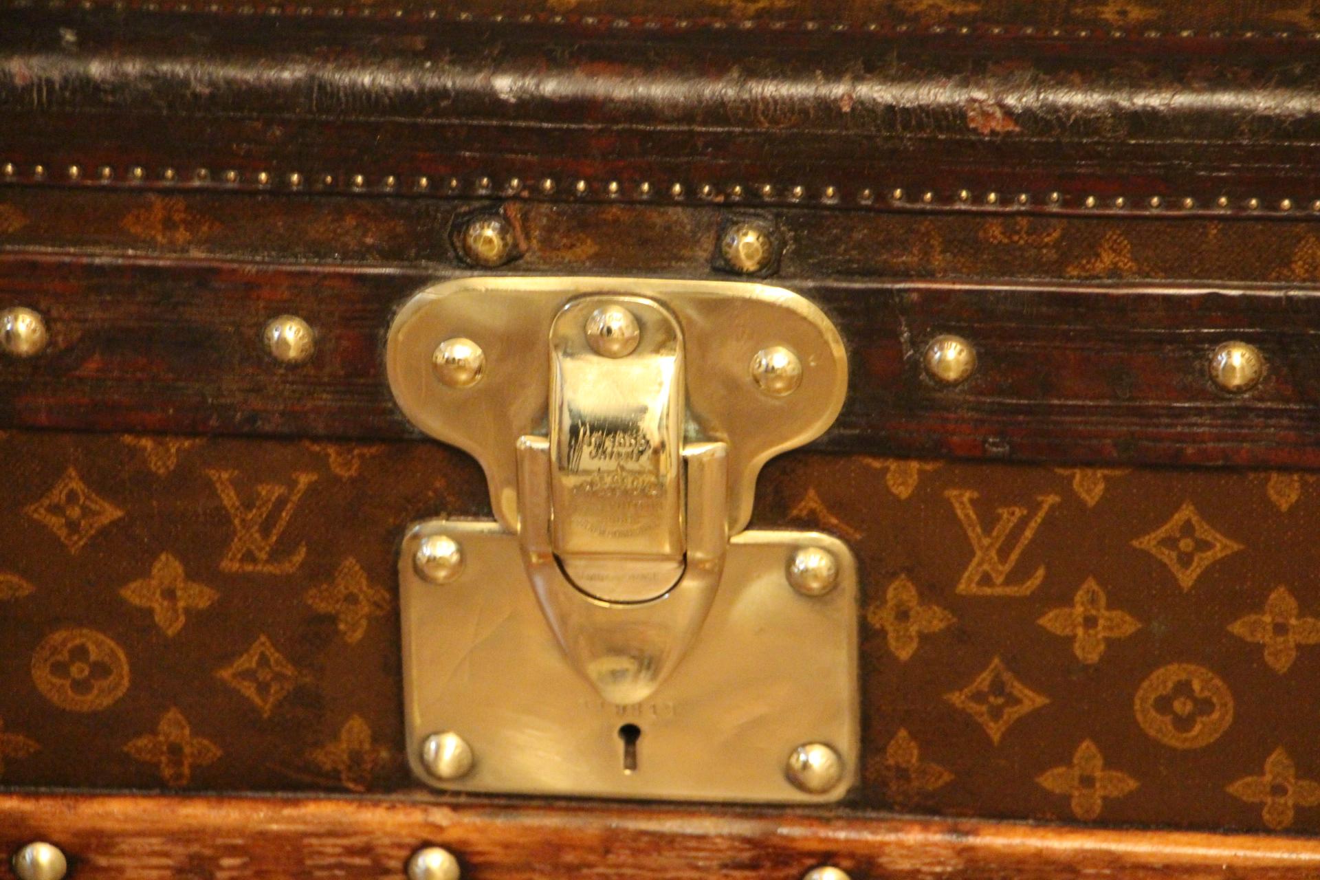 Malle à vapeur Louis Vuitton des années 1920 en monogramme poinçonné, Malle Vuitton Bon état - En vente à Saint-Ouen, FR
