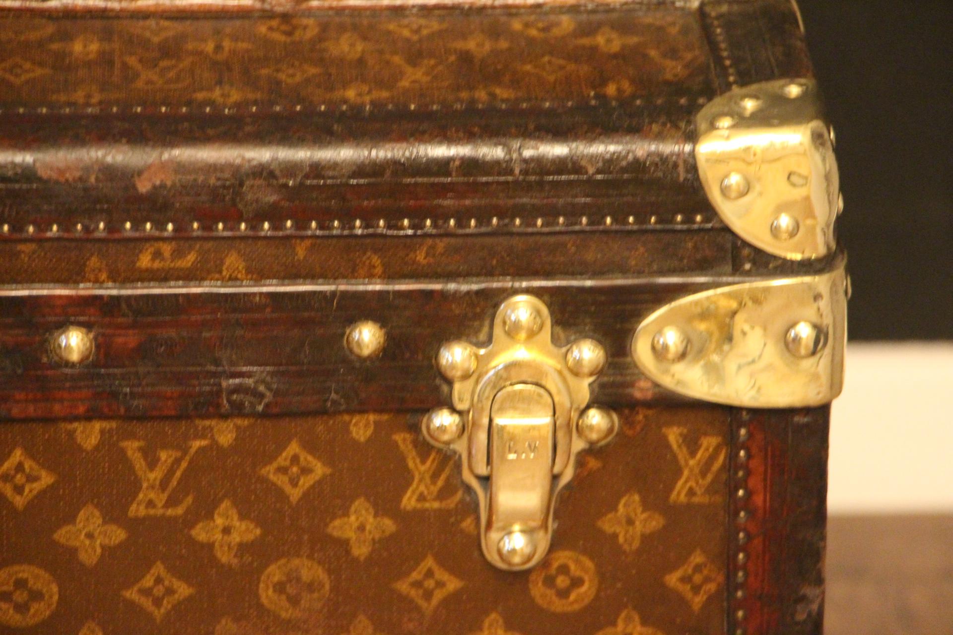 Début du 20ème siècle Malle à vapeur Louis Vuitton des années 1920 en monogramme poinçonné, Malle Vuitton en vente