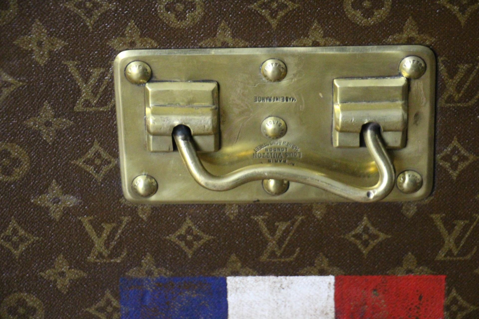 1920's Louis Vuitton Trunk, 70 cm Louis Vuitton Steamer Trunk, Vuitton Hat Trunk For Sale 4