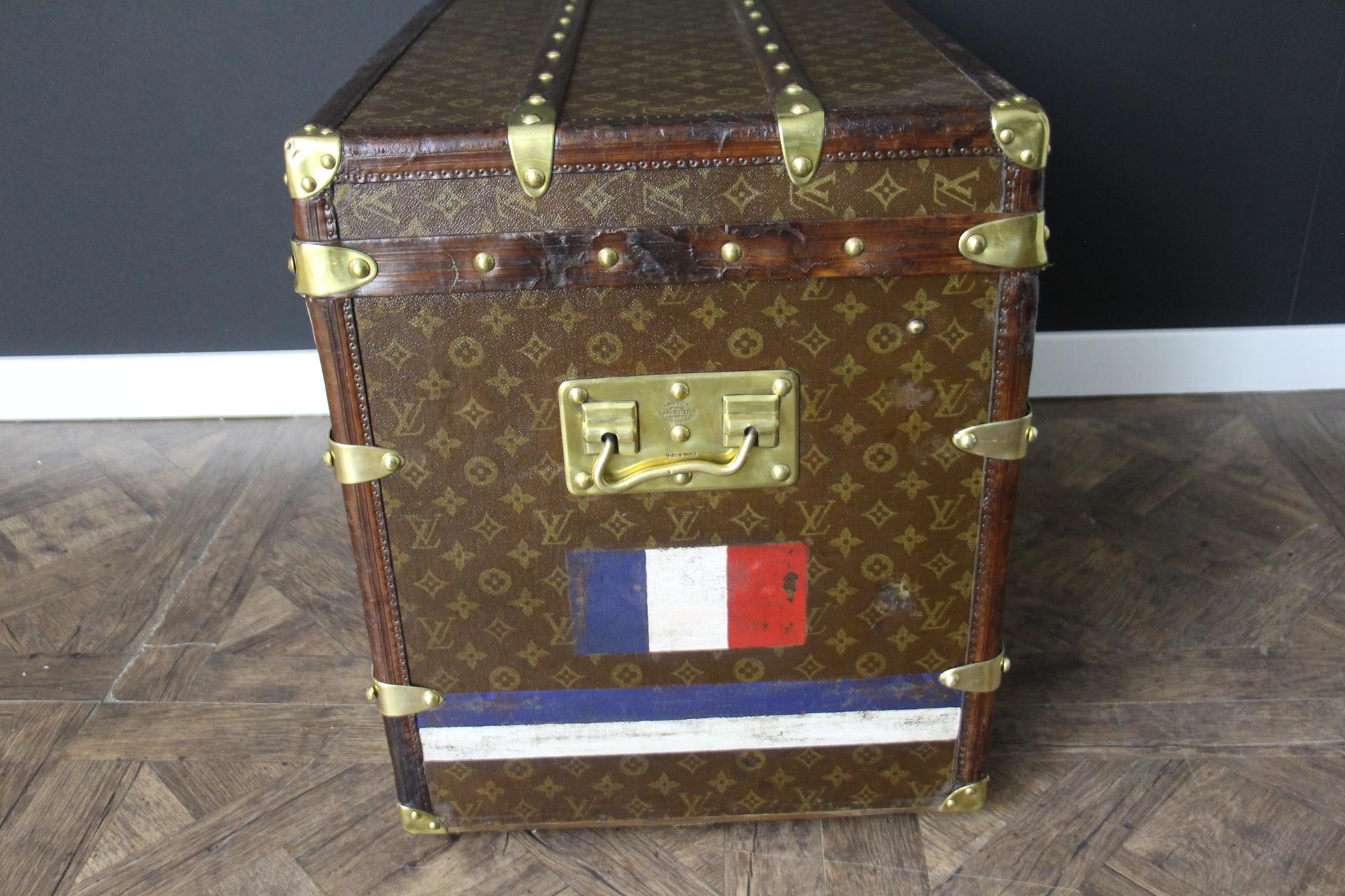 Early 20th Century 1920's Louis Vuitton Trunk, 70 cm Louis Vuitton Steamer Trunk, Vuitton Hat Trunk For Sale