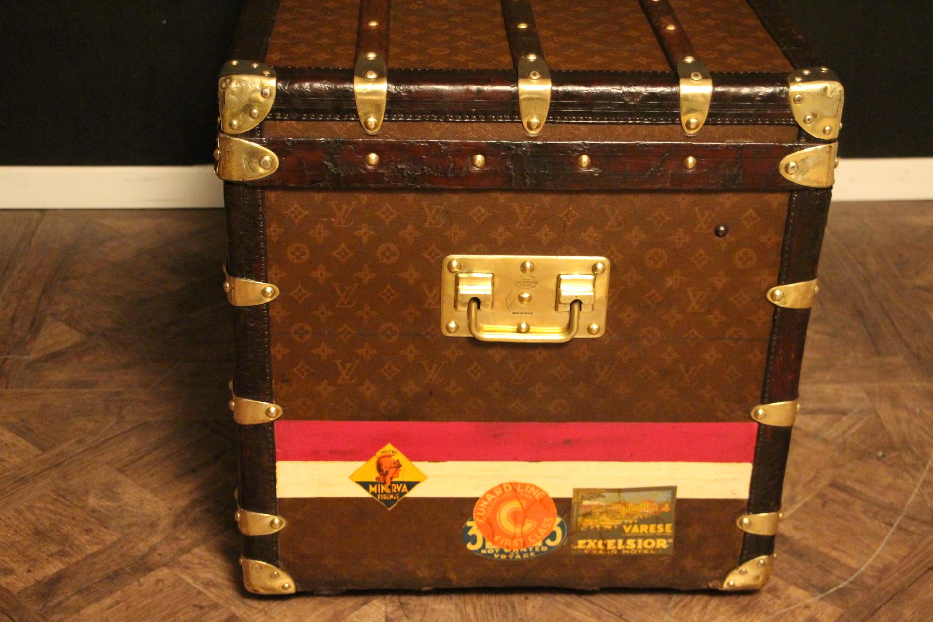 1920's Louis Vuitton Trunk in Monogram, Louis Vuitton Steamer Trunk In Good Condition For Sale In Saint-Ouen, FR