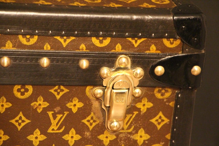 Canvas travel trunk Louis Vuitton, Year 30 - Bozaart