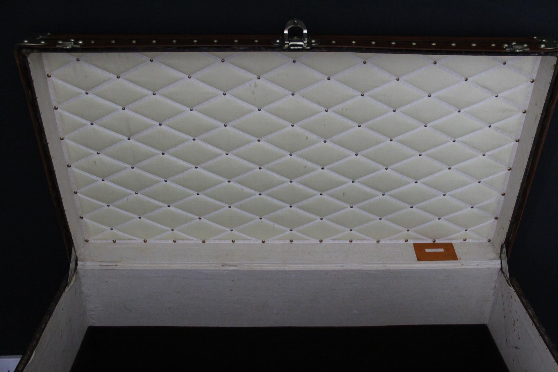 1920's Louis Vuitton Trunk in Monogram, Louis Vuitton Steamer Trunk 110 cm in vendita 6