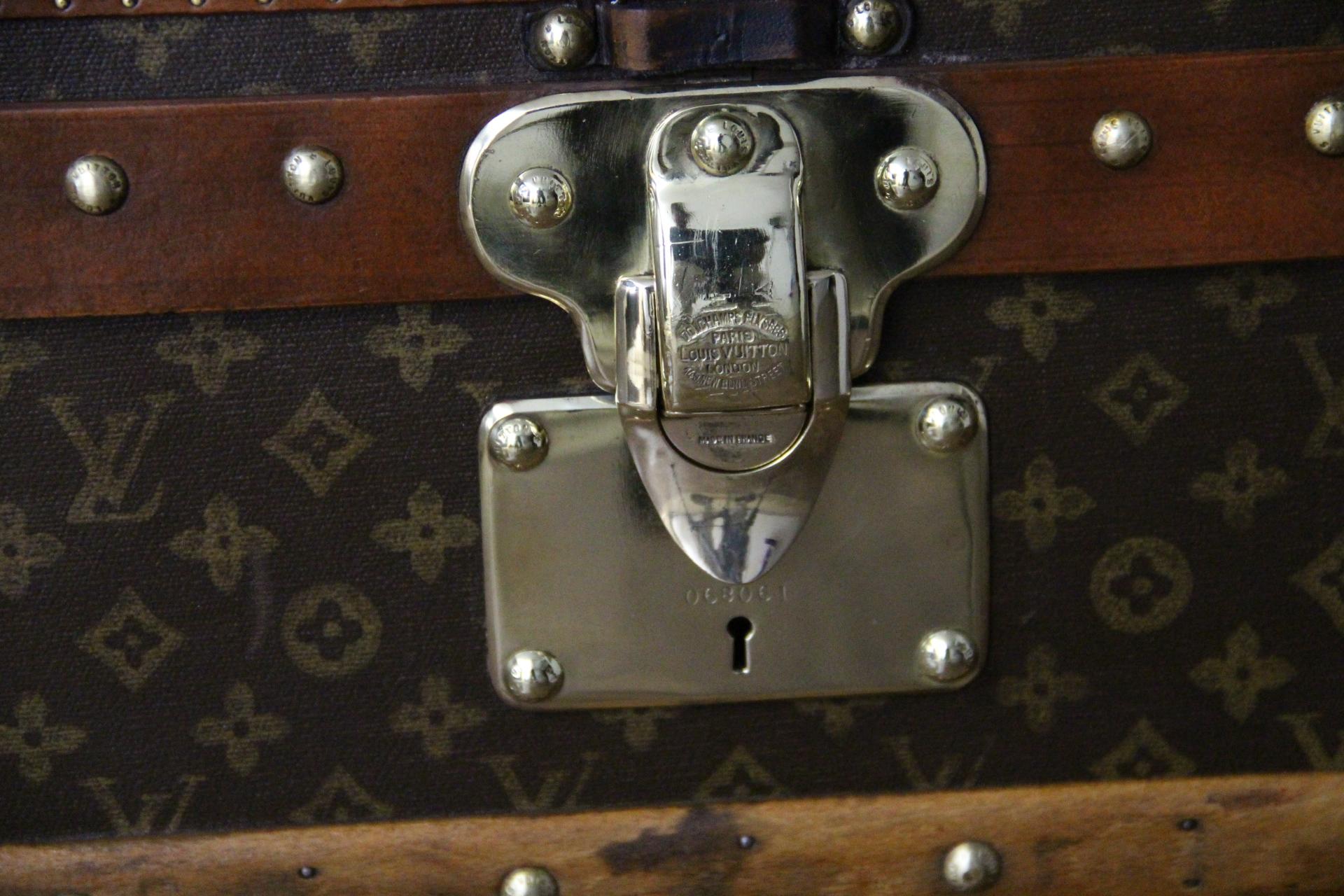 1920's Louis Vuitton Trunk in Monogram, Louis Vuitton Steamer Trunk 110 cm In condizioni buone in vendita a Saint-Ouen, FR