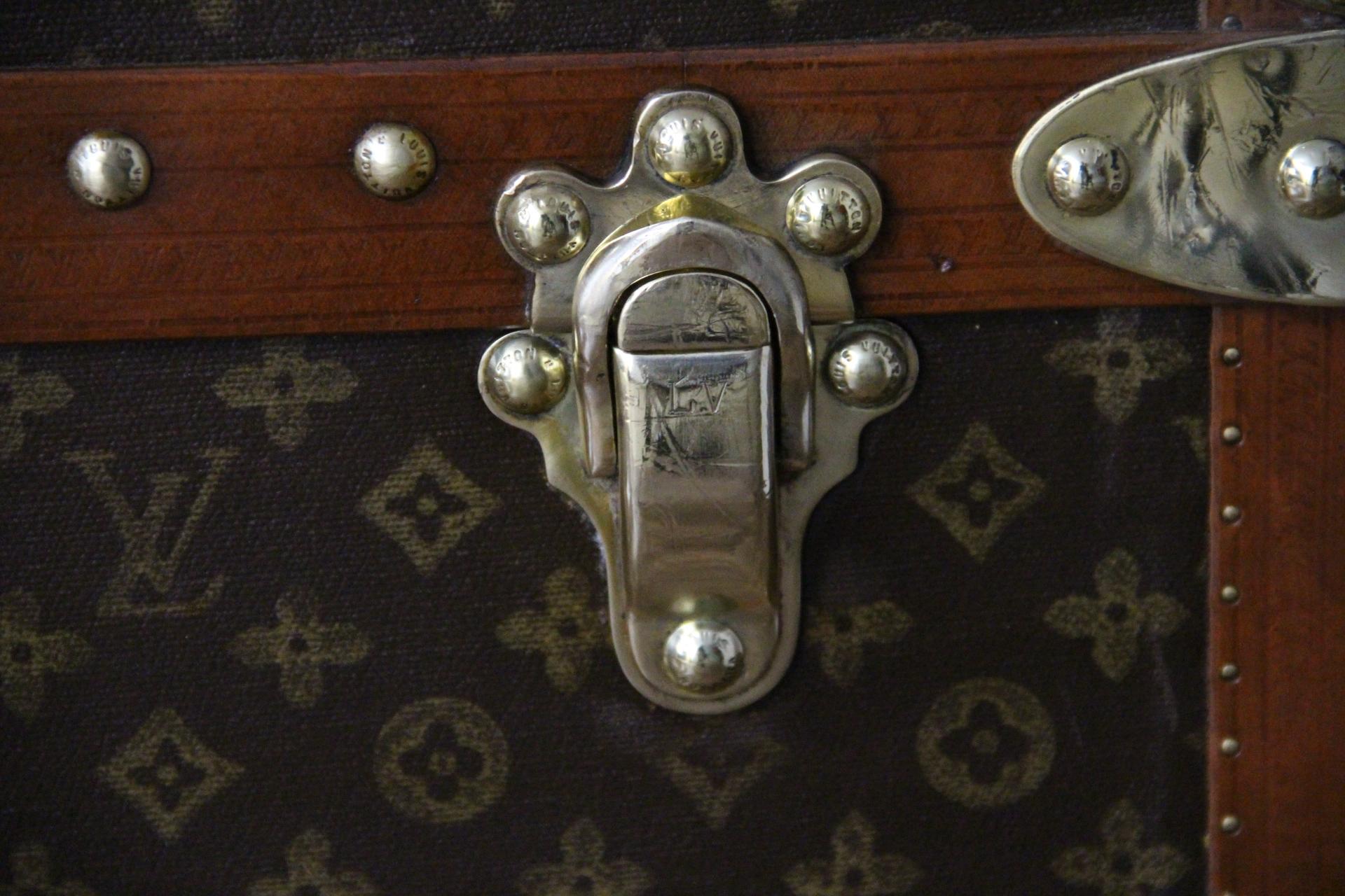 Inizio XX secolo 1920's Louis Vuitton Trunk in Monogram, Louis Vuitton Steamer Trunk 110 cm in vendita