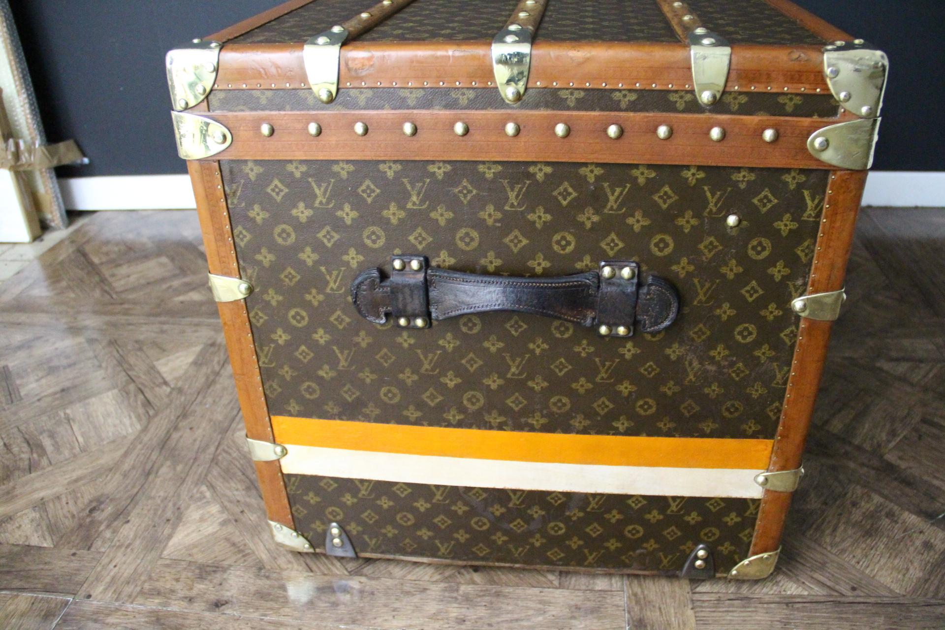 Ottone 1920's Louis Vuitton Trunk in Monogram, Louis Vuitton Steamer Trunk 110 cm in vendita
