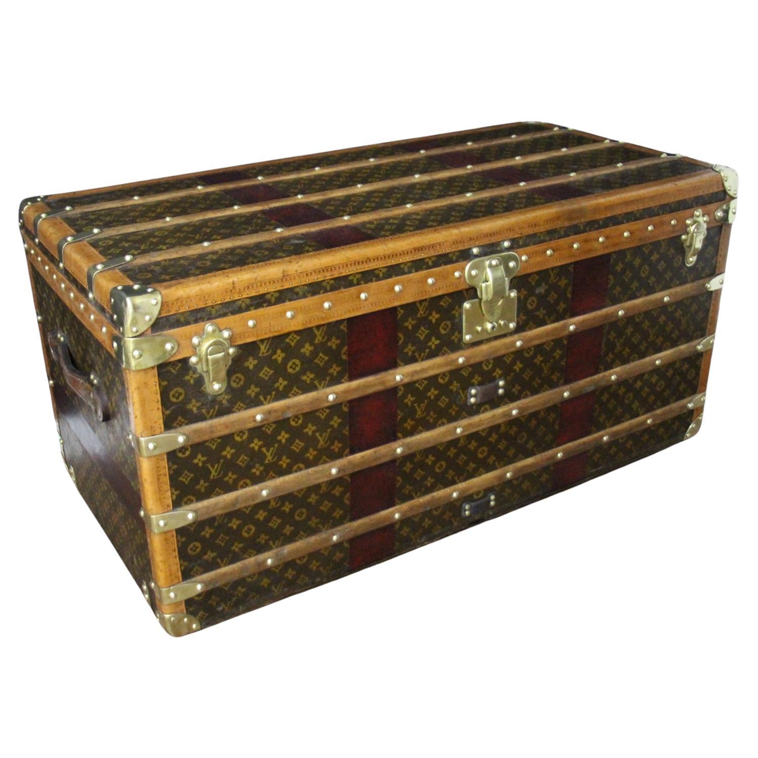 How can you tell a Louis Vuitton trunk?