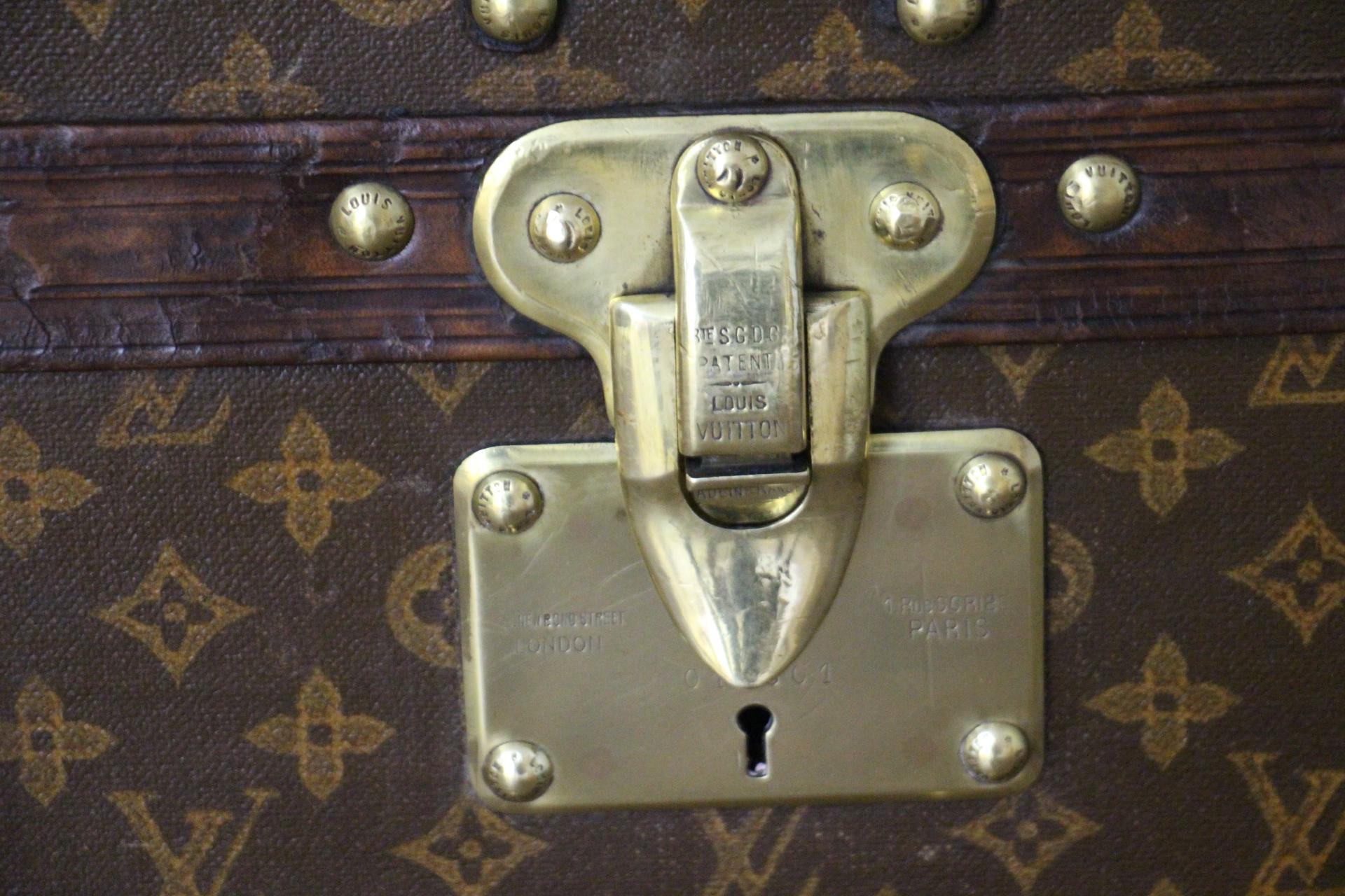 Début du 20ème siècle Malle Louis Vuitton des années 1920, Malle à vapeur Louis Vuitton avec monogramme en vente