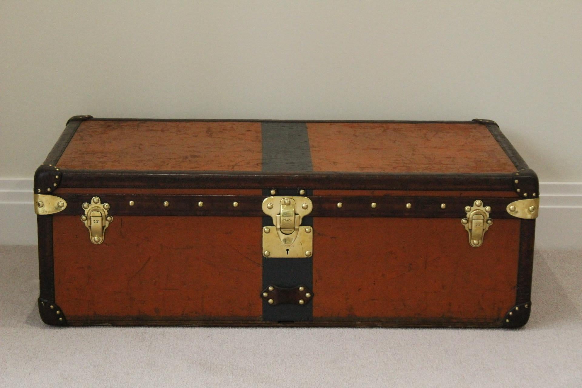 Louis Vuitton Vuittonite cabin trunk finished in iconic orange waterproof canvas with brass stamped hardware, leather trim and leather handles.

Condition Report: Good condition

Please refer to the photos for more details

Dimensions: 100cm x