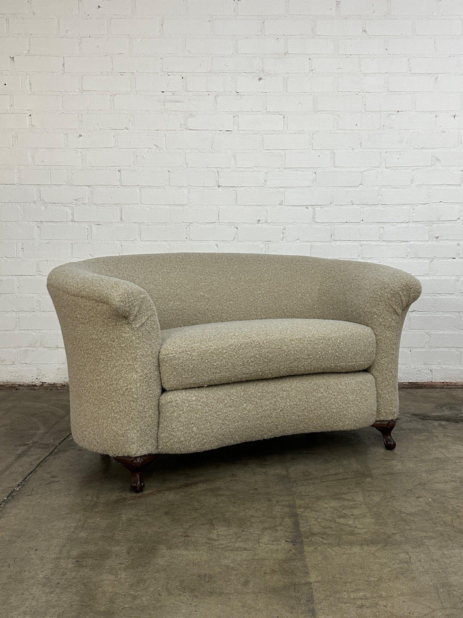 1920s loveseat in wool boucle In Good Condition For Sale In Los Angeles, CA
