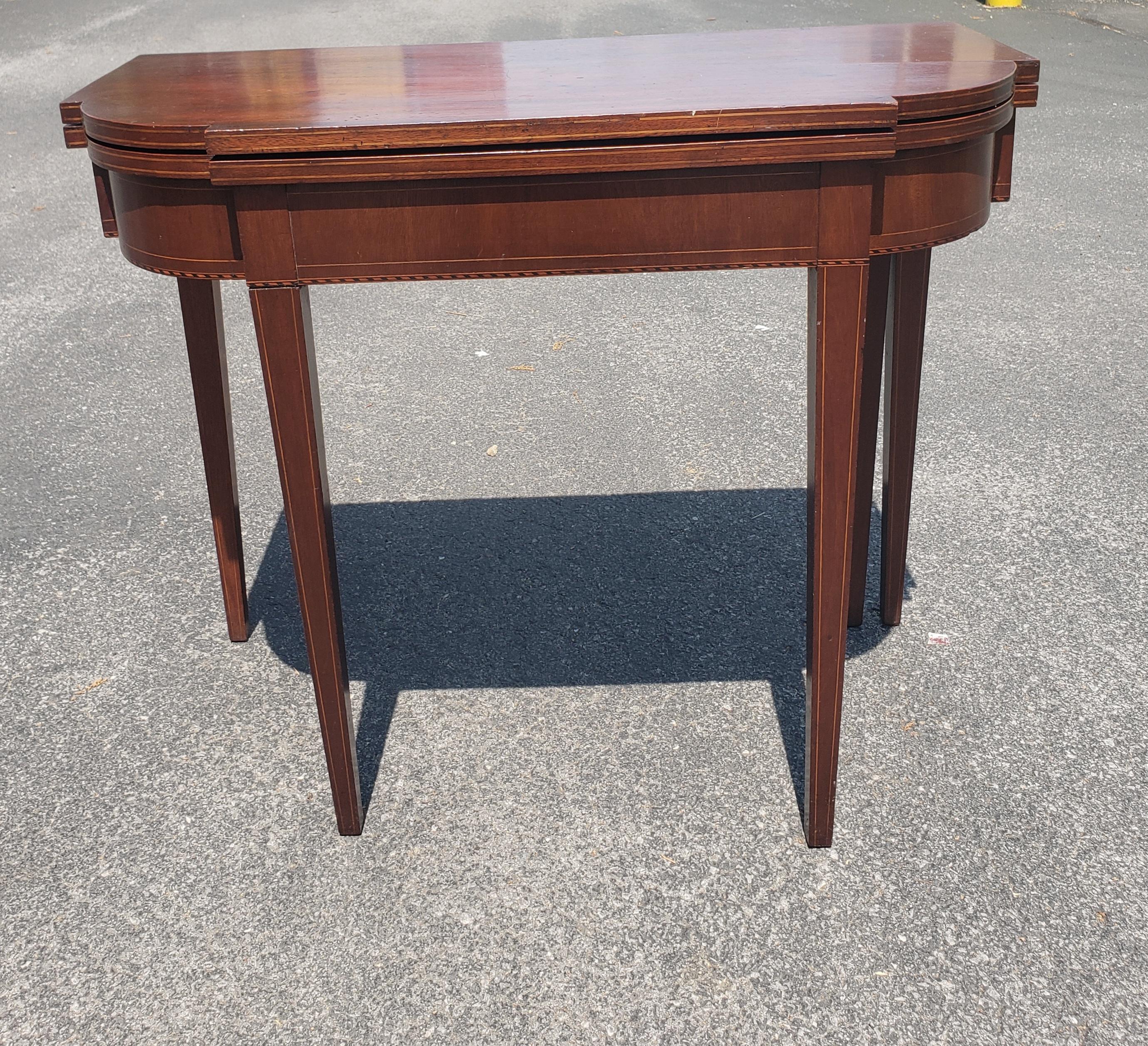 An Early 20th century Mahogany and satinwood Inlaid Federal style Fold-Top Console or Card Table in very good antique condition.
Measures 36