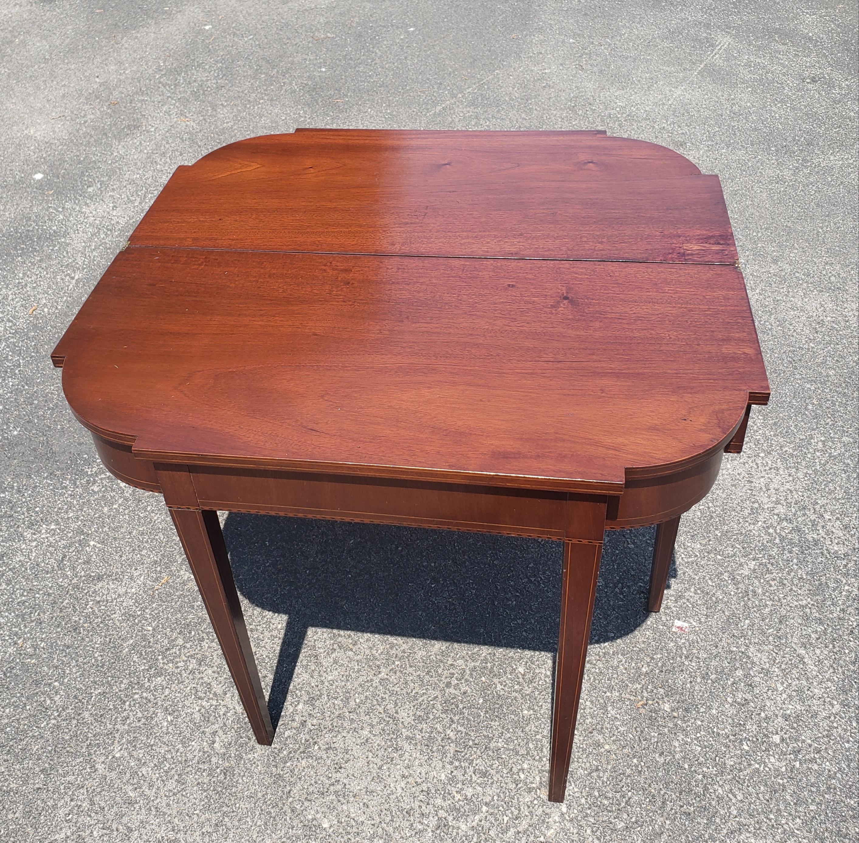 1920s Mahogany and Satinwood Inlaid Federal Style Fold-Top Console or Card Table In Good Condition For Sale In Germantown, MD