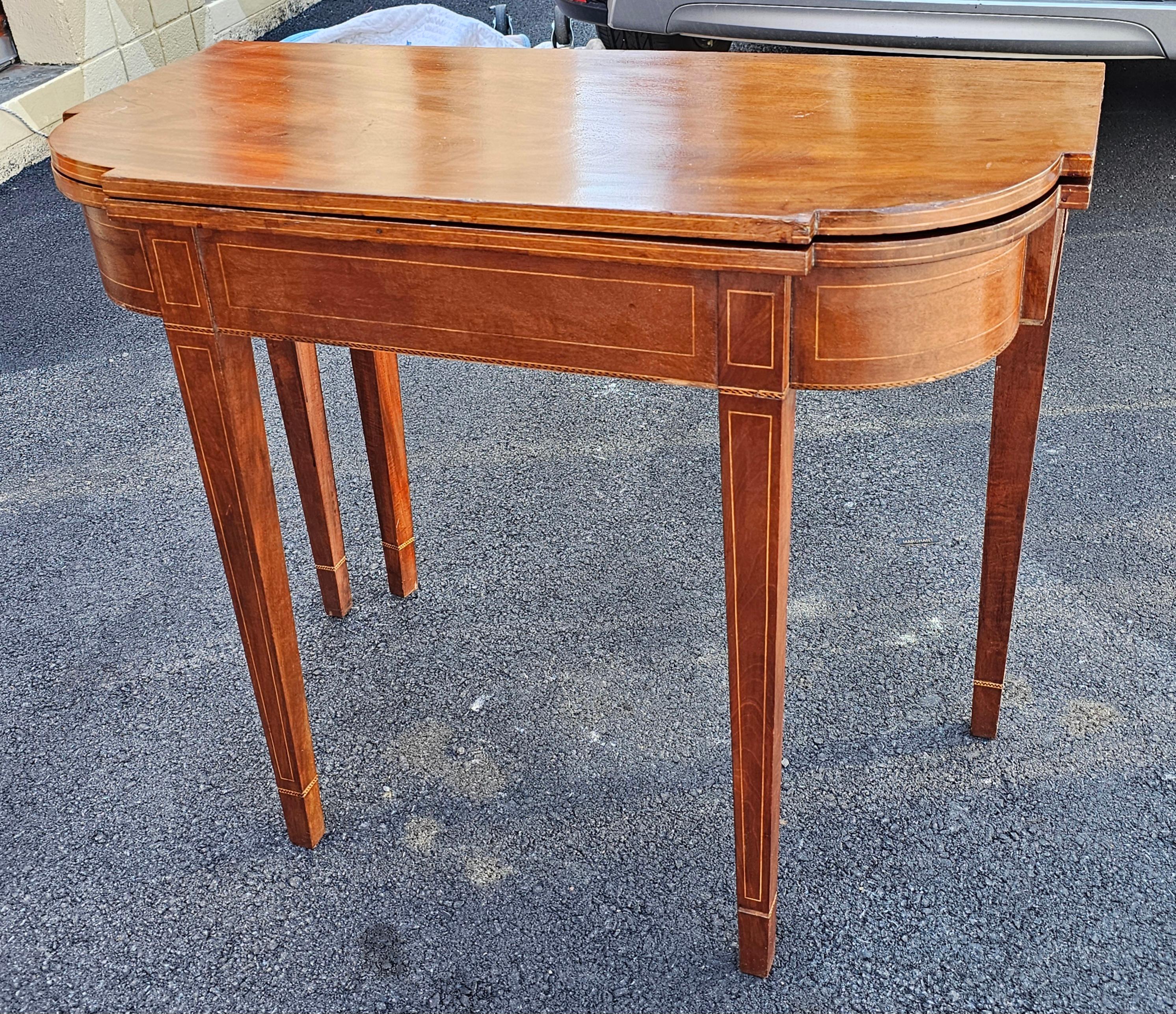 An Early 20th century Mahogany and satinwood Inlaid Federal style Fold-Top Console or Card Table in very good antique condition.
Measures 36
