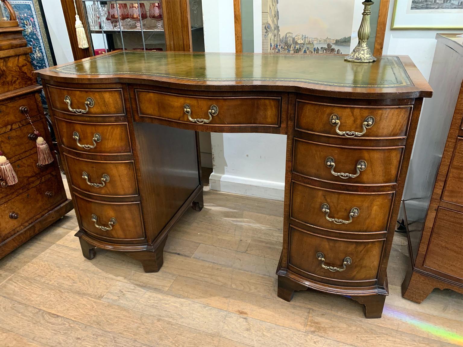 English 1920's Mahogany Serpentine Bow-Shaped Pedestal Desk