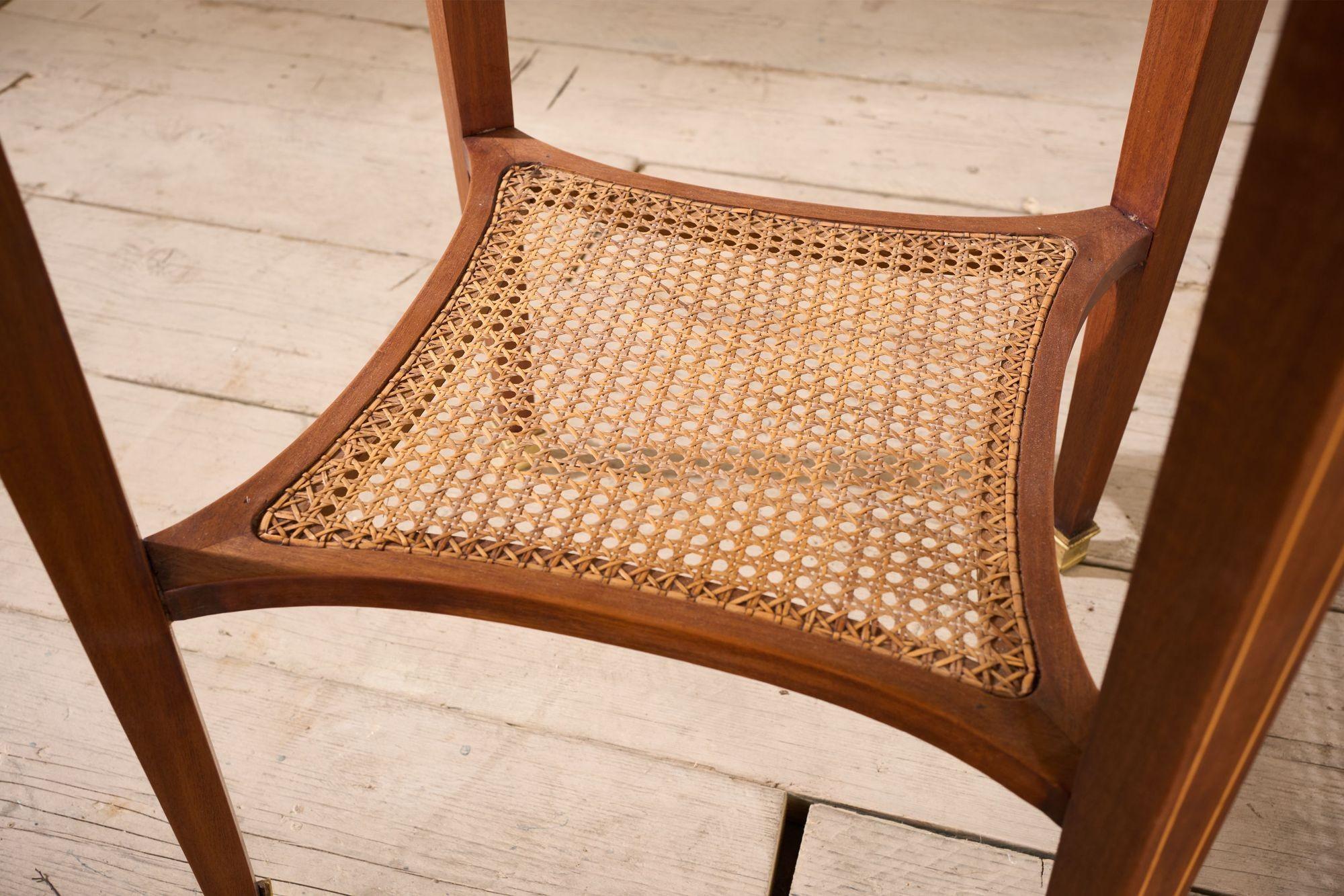 XX secolo Tavolo Gueridon a ripiani in rattan e marmo giallo in mogano del 1920 in vendita
