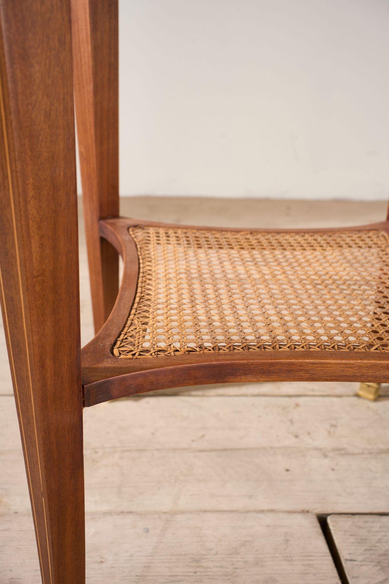 Tavolo Gueridon a ripiani in rattan e marmo giallo in mogano del 1920 in vendita 4
