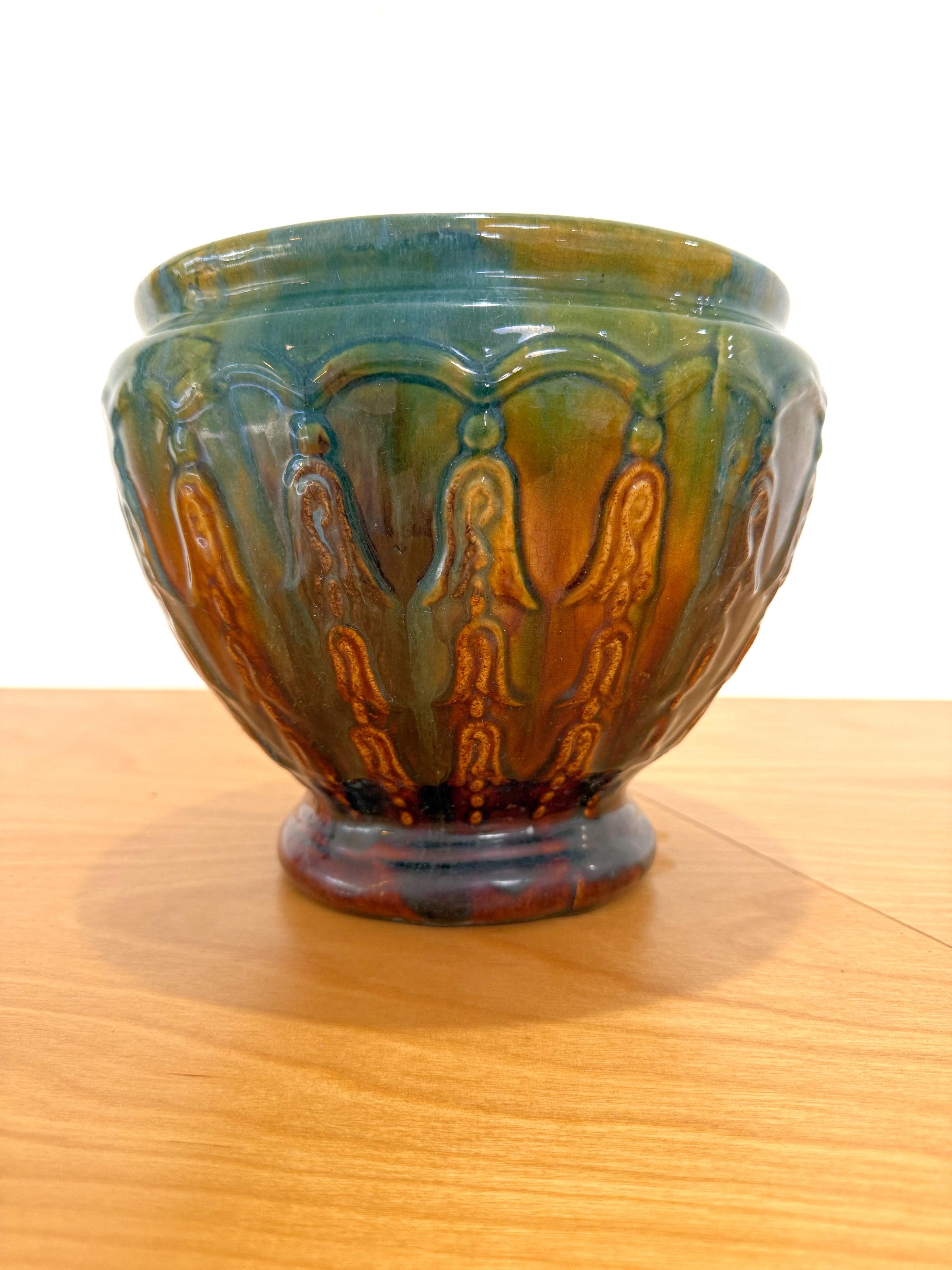 Américain Jardiniere en majolique Brush Mccoy Blended Glaze des années 1920 en vente