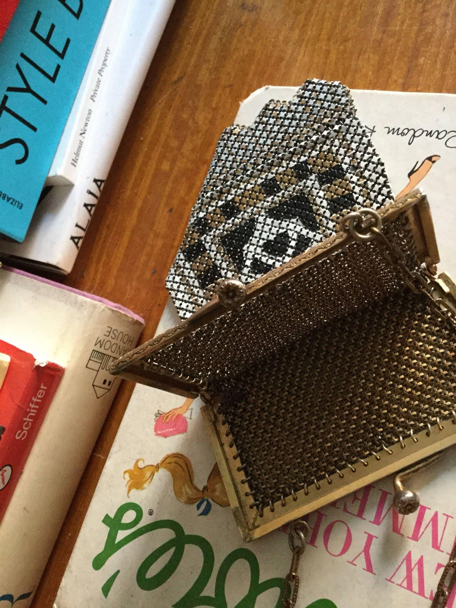 Mandalian Mesh Metal Purse, Circa 1920s For Sale 5