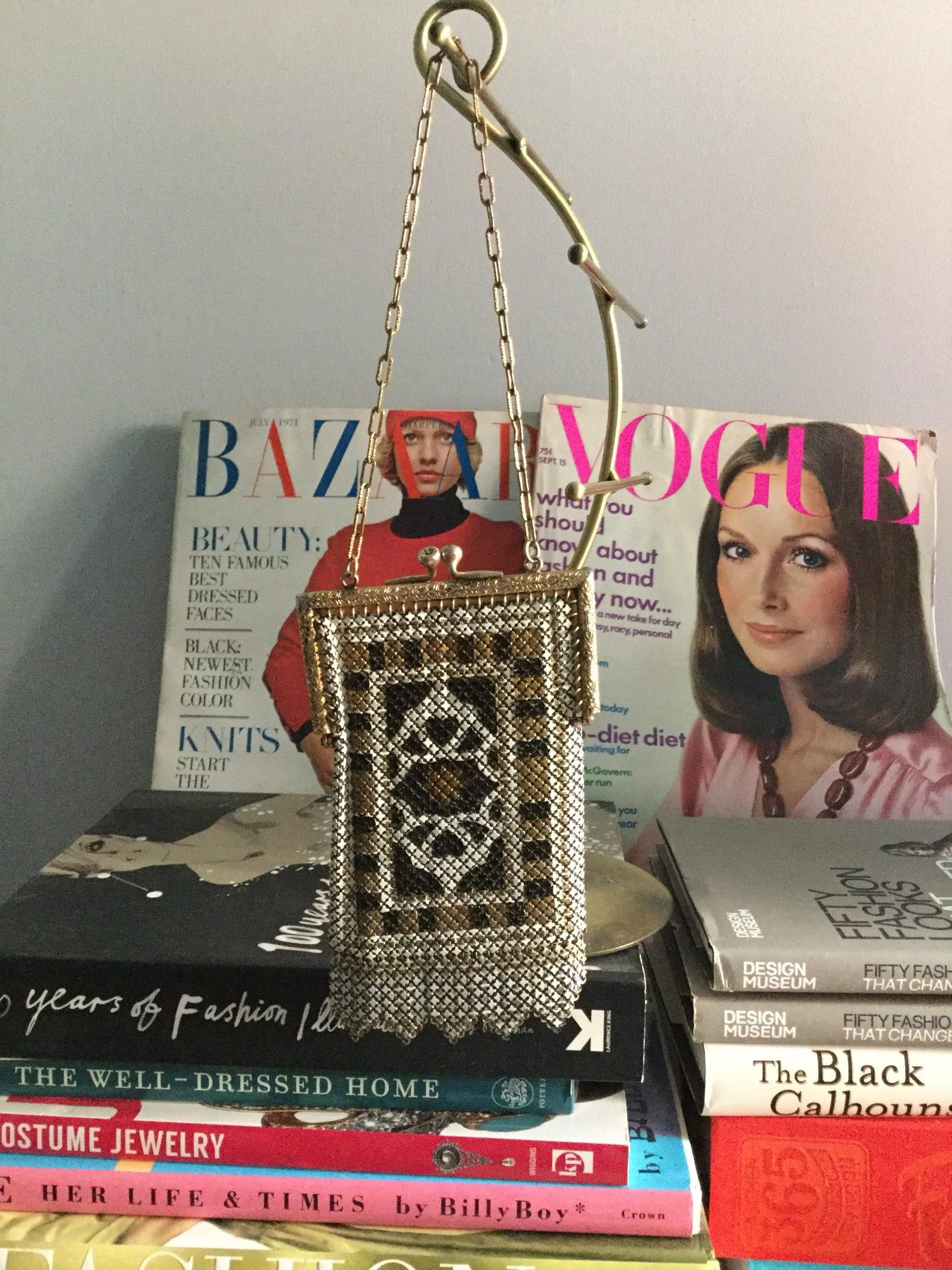 Mandalian Mesh Metal Purse, Circa 1920s For Sale 6