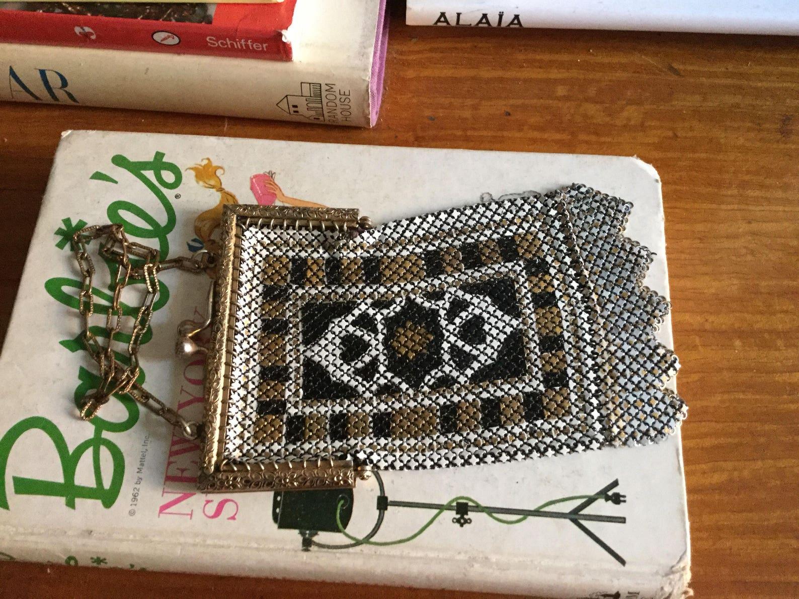 Beige Mandalian Mesh Metal Purse, Circa 1920s For Sale