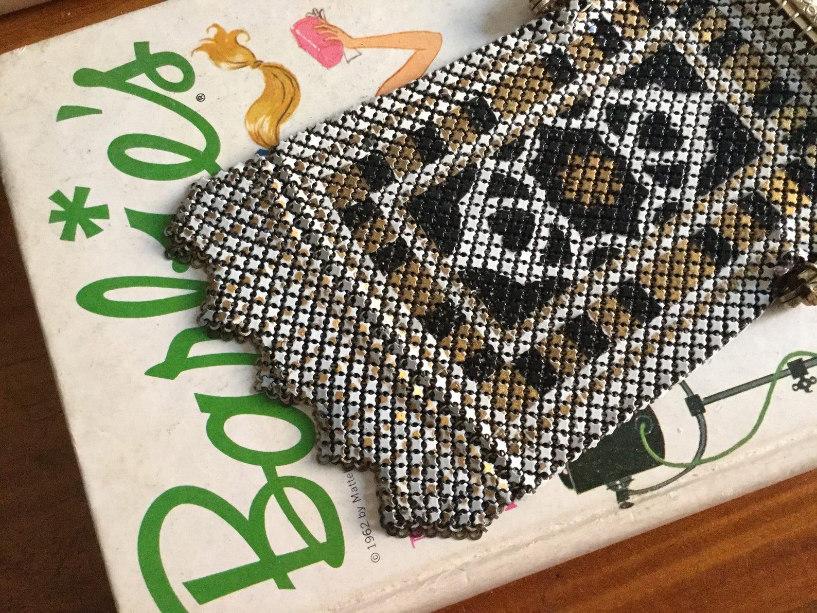Mandalian Mesh Metal Purse, Circa 1920s In Good Condition For Sale In Brooklyn, NY