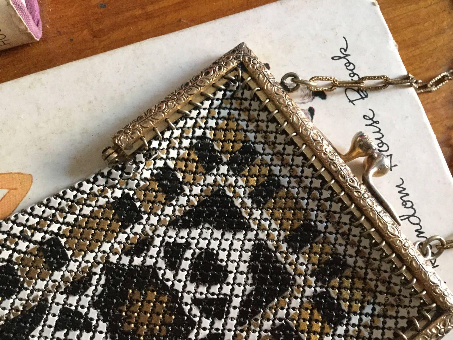 Women's Mandalian Mesh Metal Purse, Circa 1920s For Sale