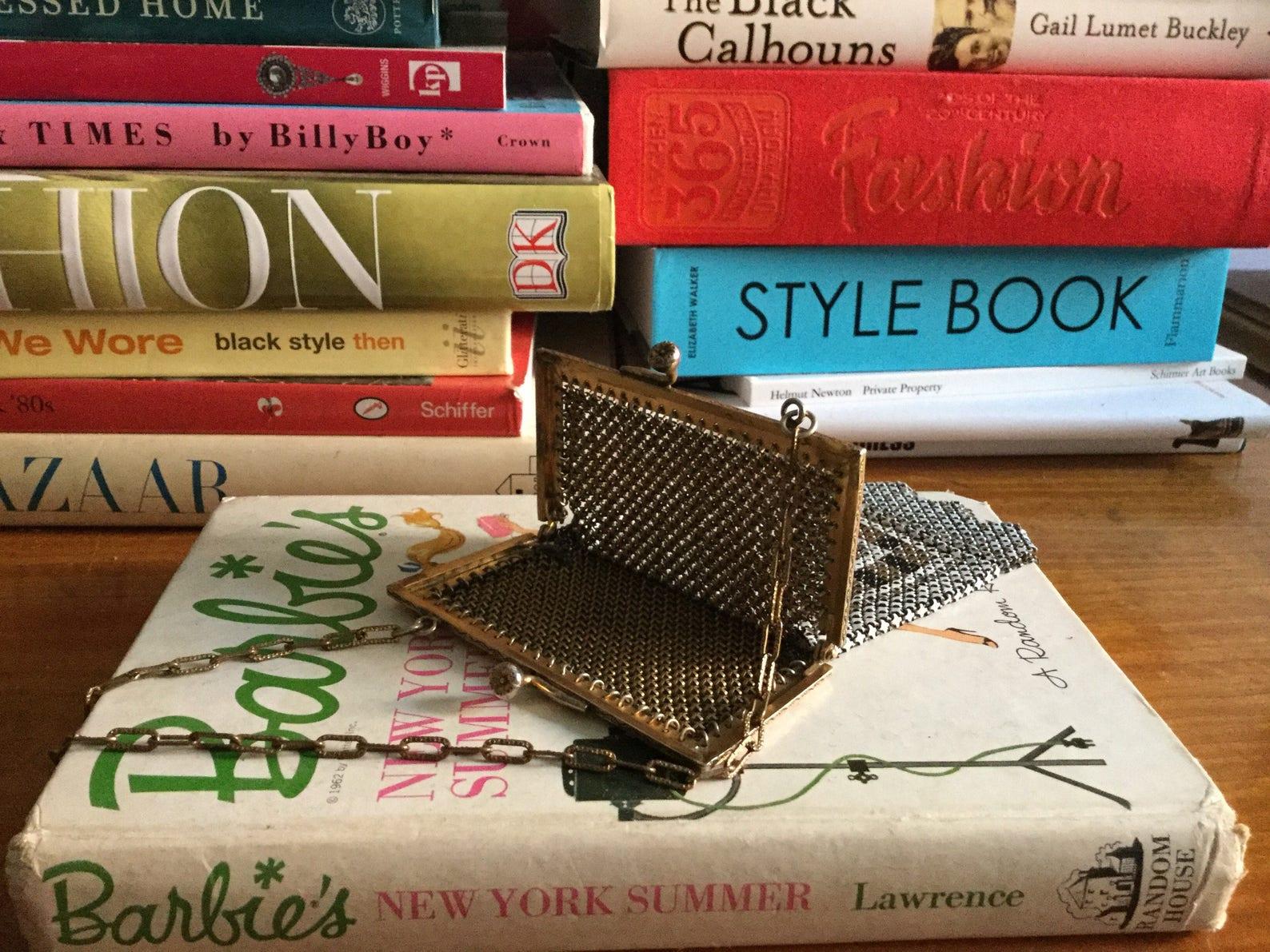 Mandalian Mesh Metal Purse, Circa 1920s For Sale 5