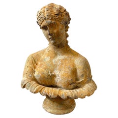 Sculpture en poudre de marbre des années 1920 représentant un buste de nénuphar Sculpture en poudre de marbre des années 1920 représentant un buste de nénuphar