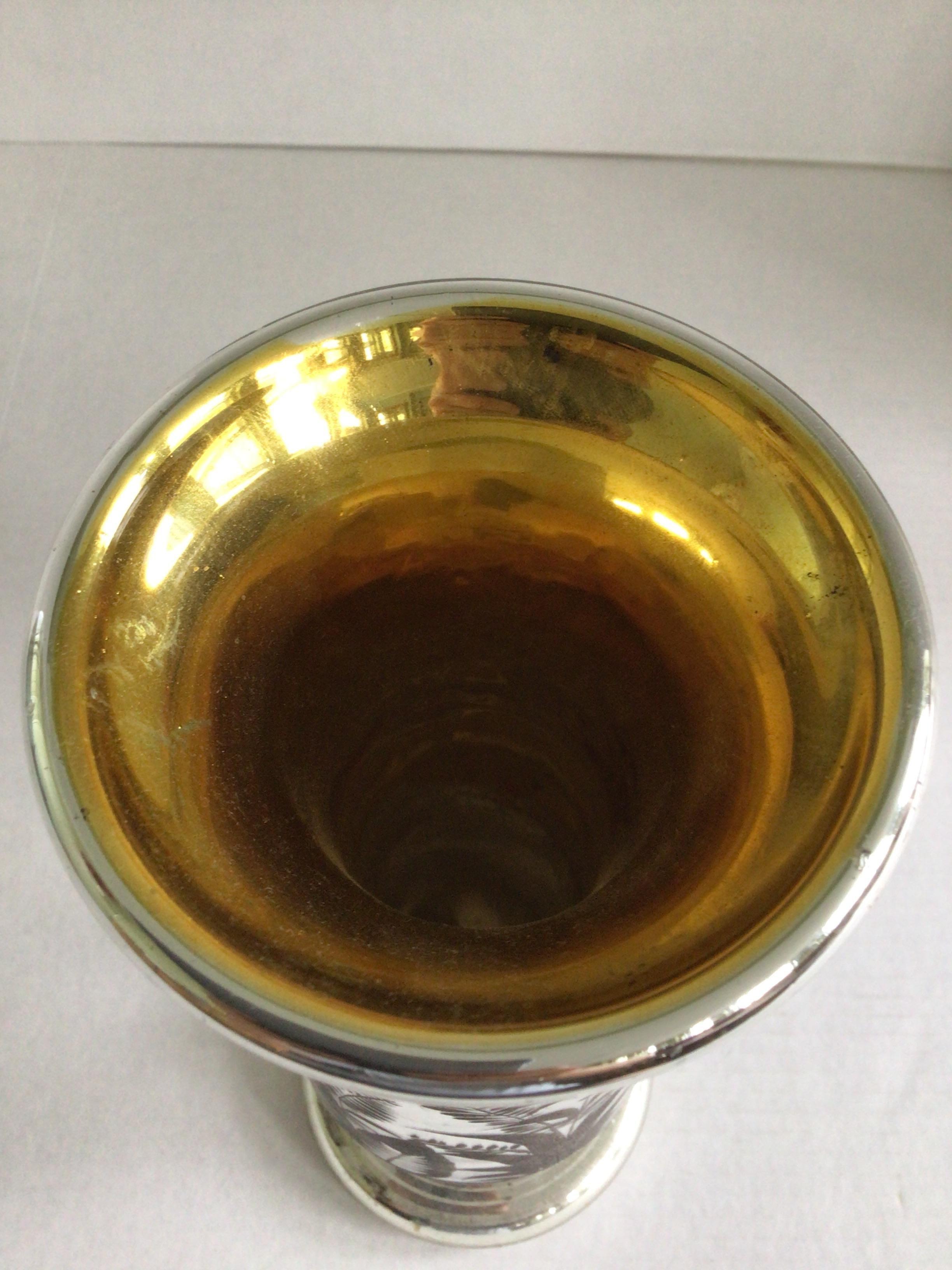 Vetro soffiato Vaso in vetro di mercurio degli anni '20 con decalcomania incisa in vendita