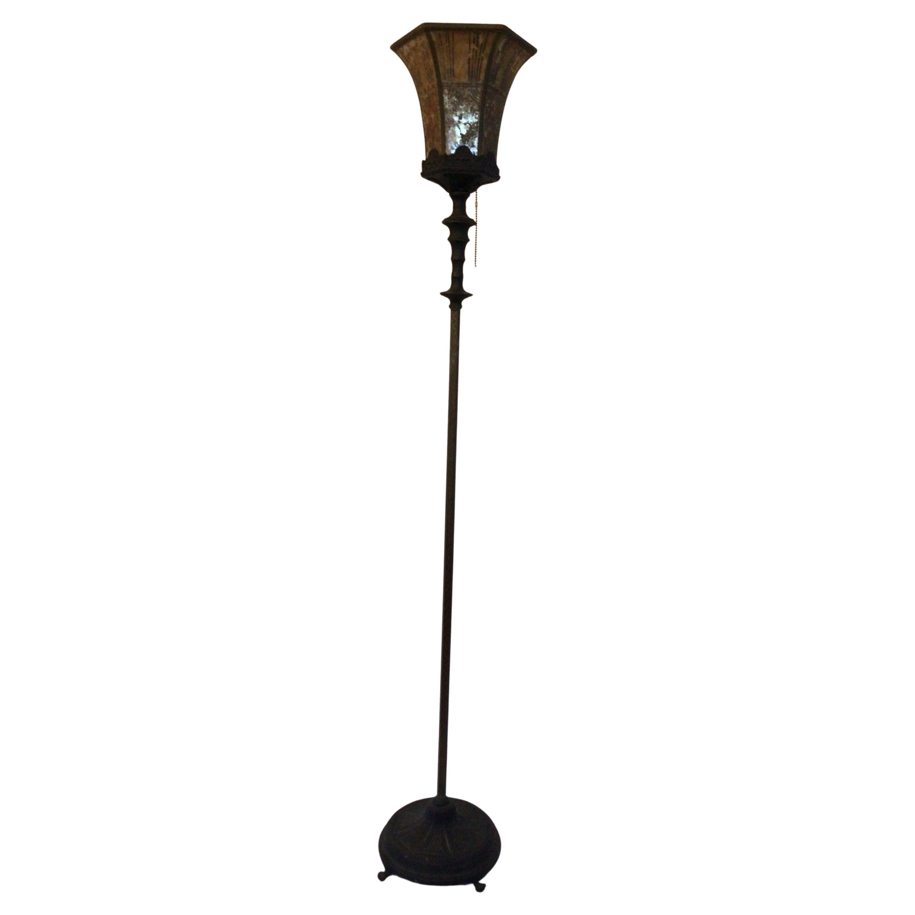 Lampadaire en métal des années 1920 avec abat-jour en mica peint