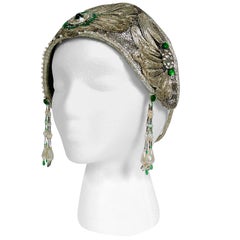 1920er Metallic Silver Lamé Beaded Green Jeweled Deco Flapper Crown Headpiece