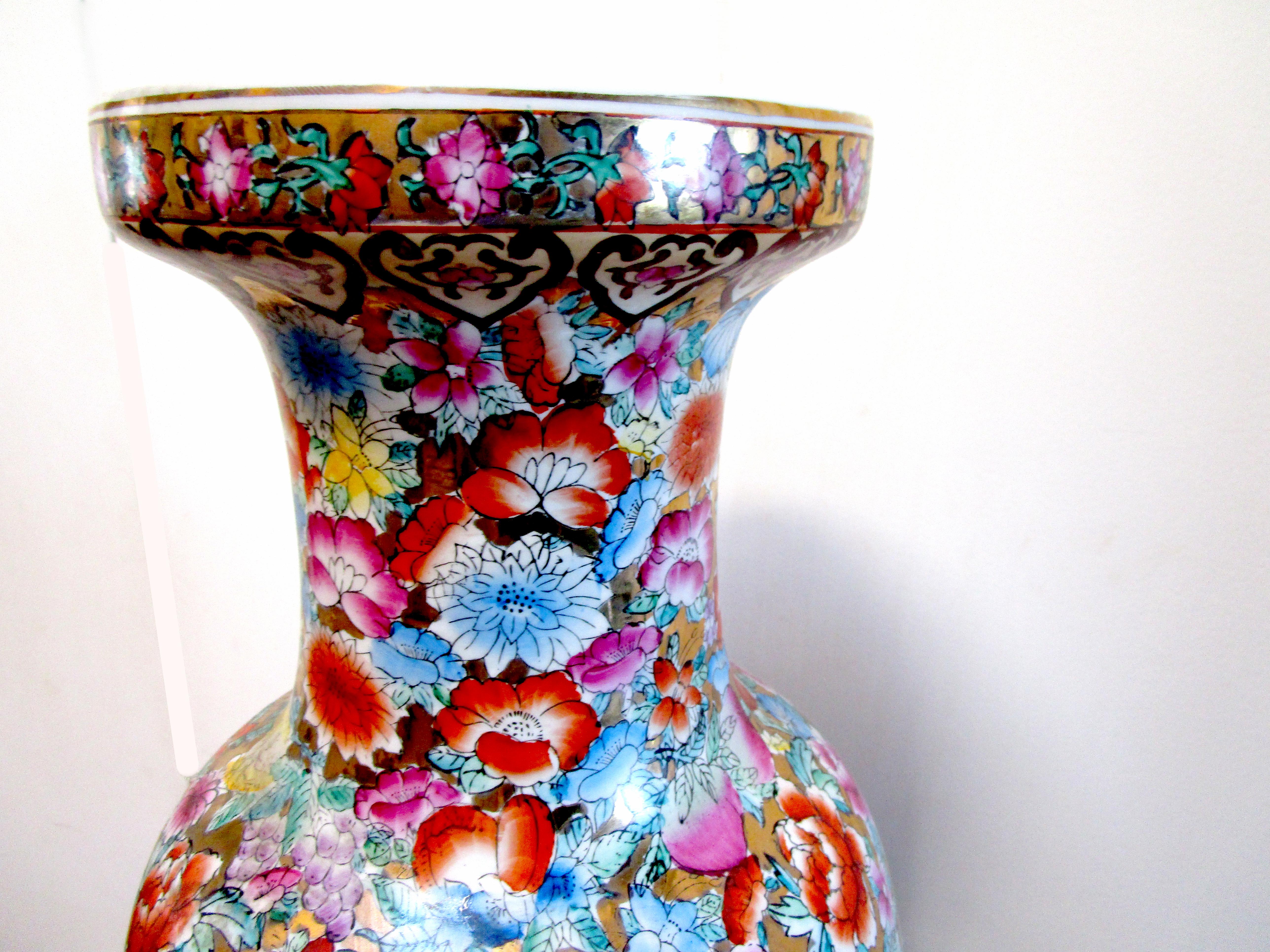 1920s Mille Fiori Chinese Export Parcel Gilt Monumental Rouleau Vase For Sale 4