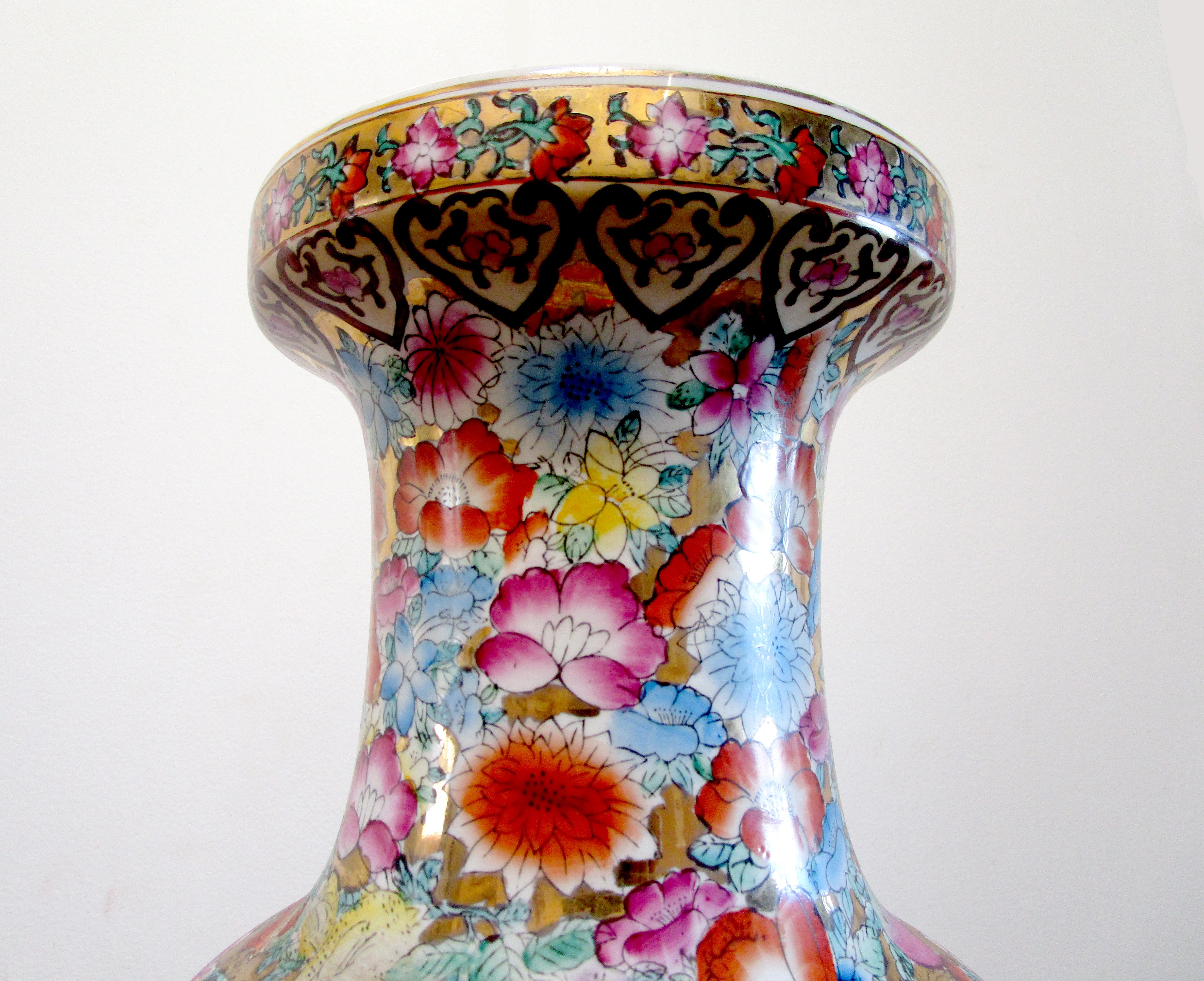 Hand-Painted 1920s Mille Fiori Chinese Export Parcel Gilt Monumental Rouleau Vase For Sale