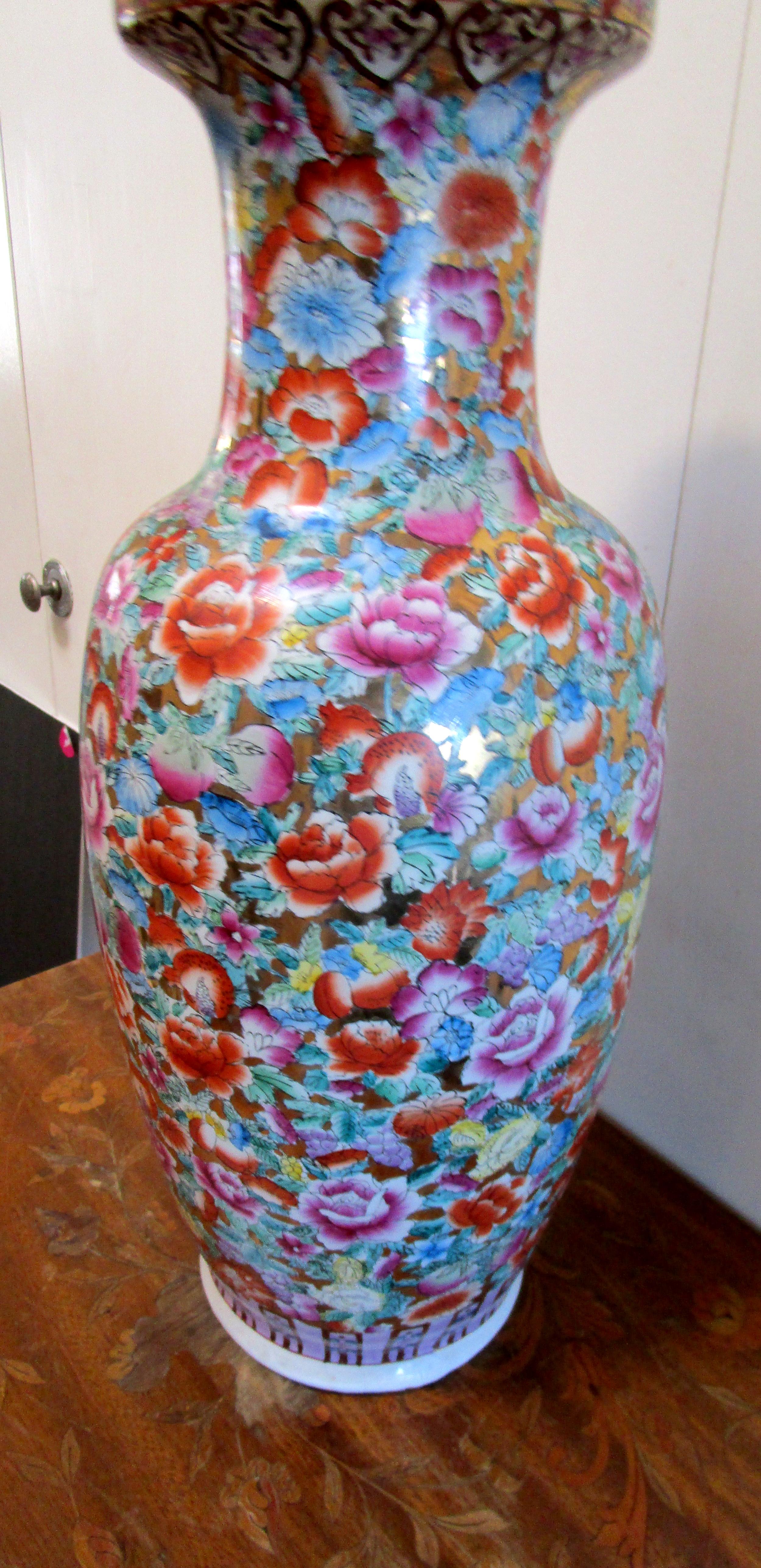 1920s Mille Fiori Chinese Export Parcel Gilt Monumental Rouleau Vase In Good Condition For Sale In Lomita, CA