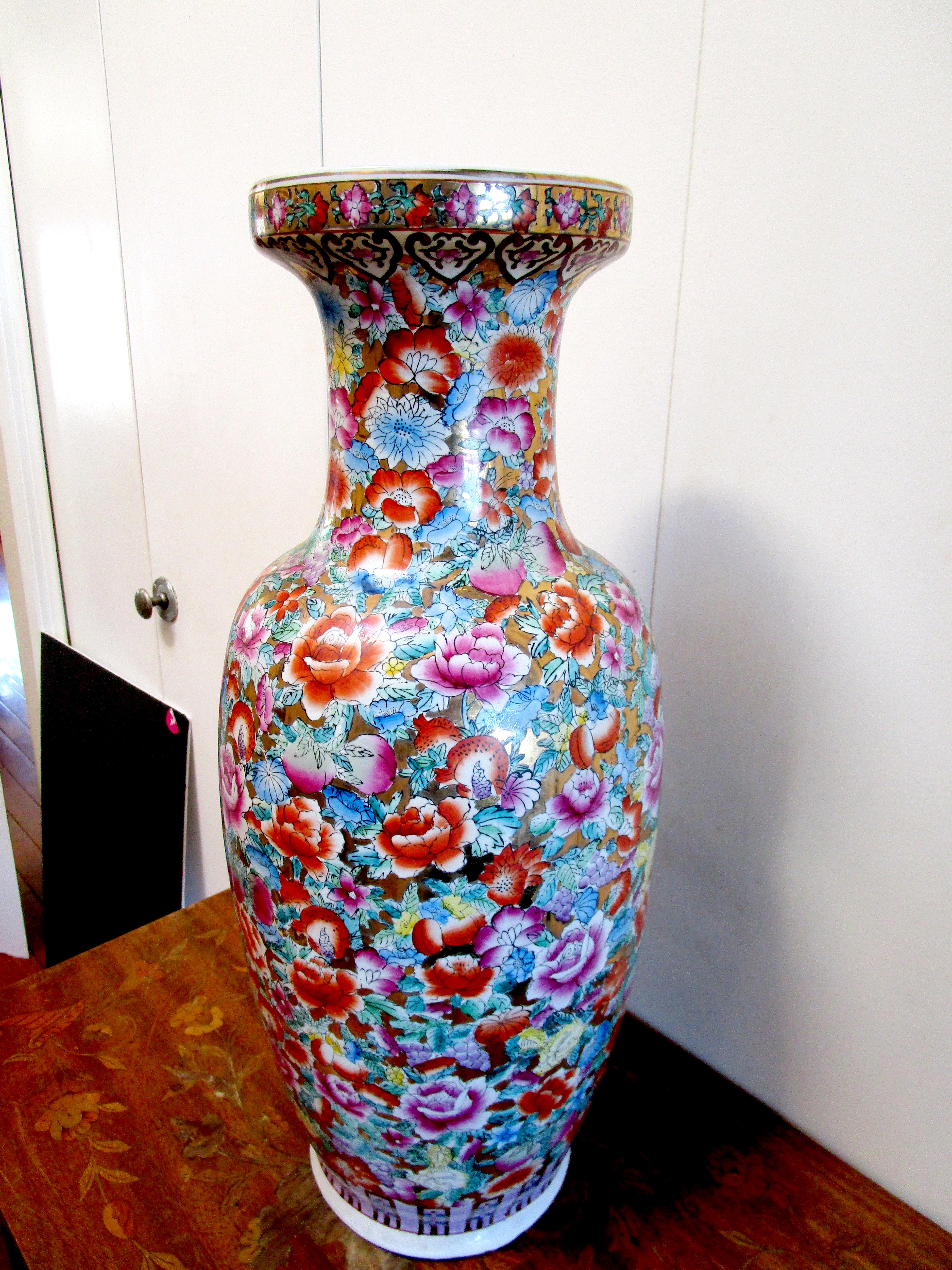 20th Century 1920s Mille Fiori Chinese Export Parcel Gilt Monumental Rouleau Vase For Sale