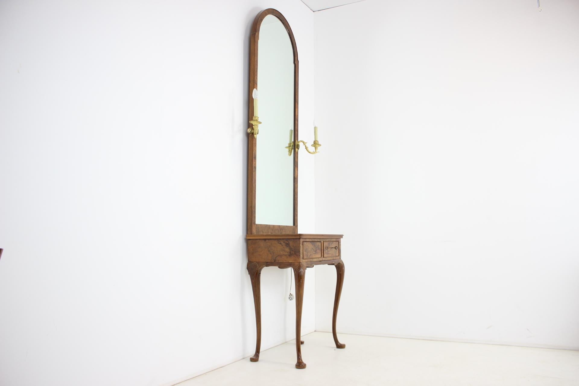 - Made in Czechoslovakia
- Made of glass, brass, root veneer, wood and mirror
- Shows signs of use
- Good, original condition.