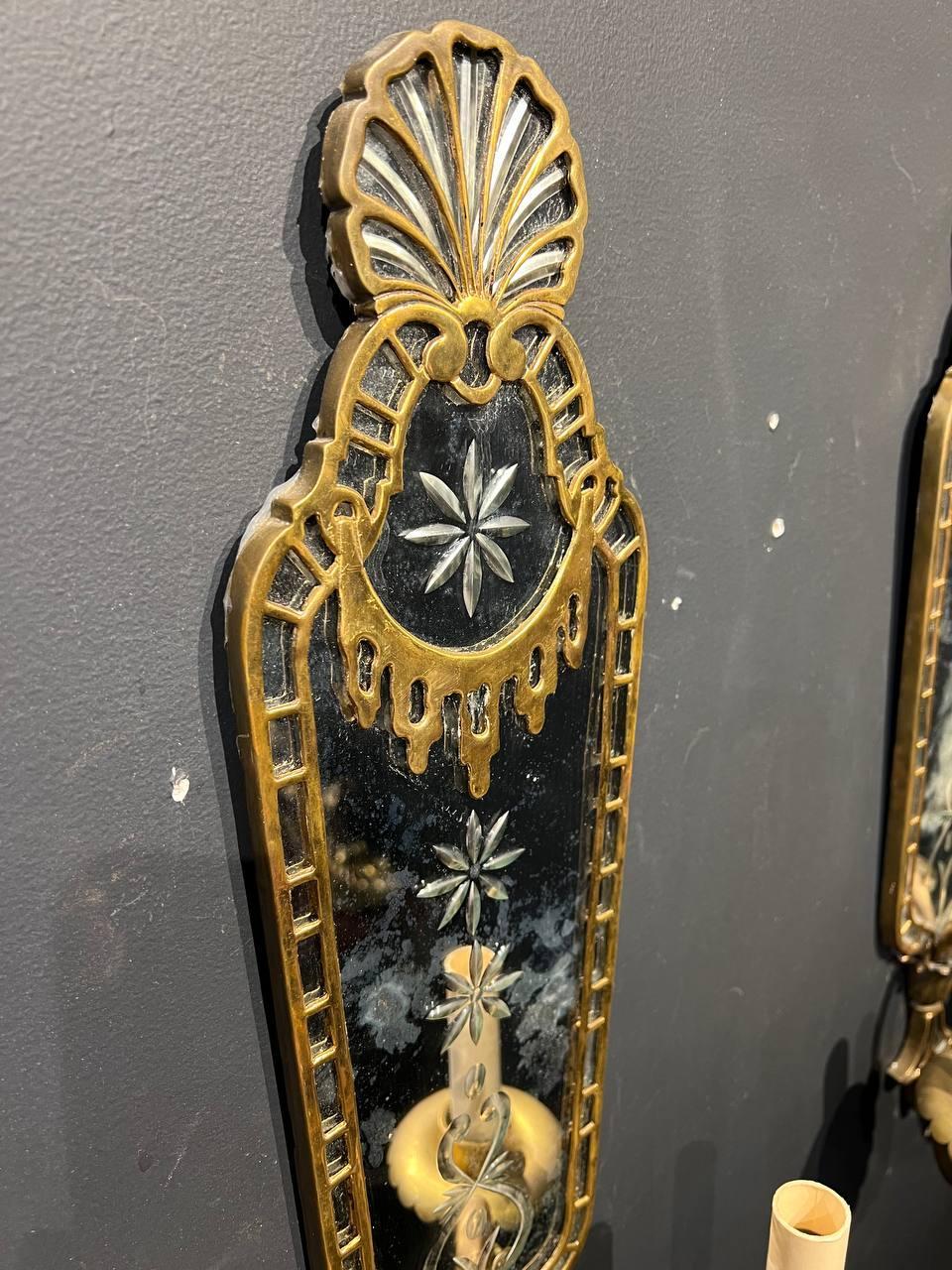 Classique américain Appliques miroirs des années 1920 avec garnitures en bronze en vente