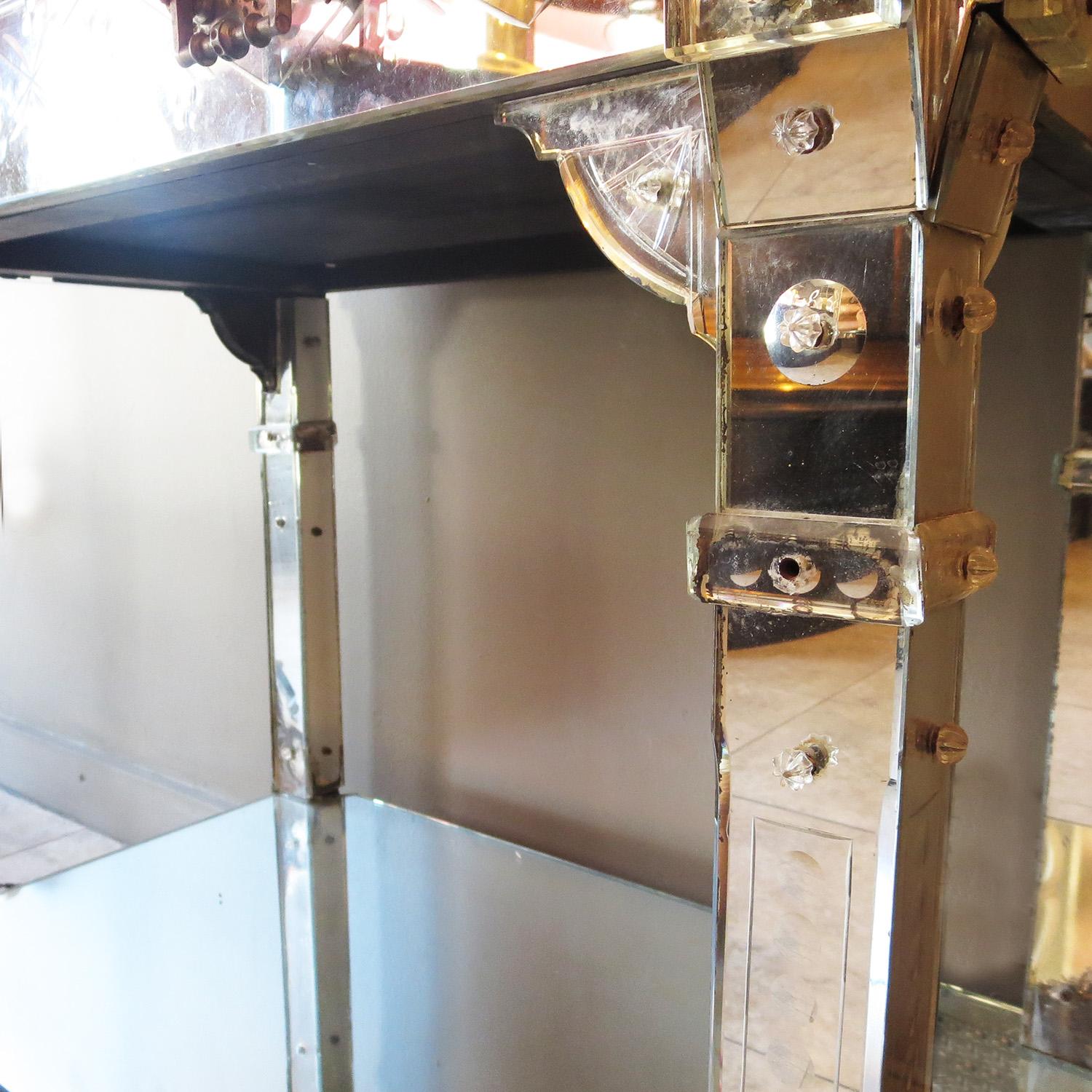 1920s Mirrored Vanity from the Bette Davis Hollywood Estate In Good Condition For Sale In North Hollywood, CA