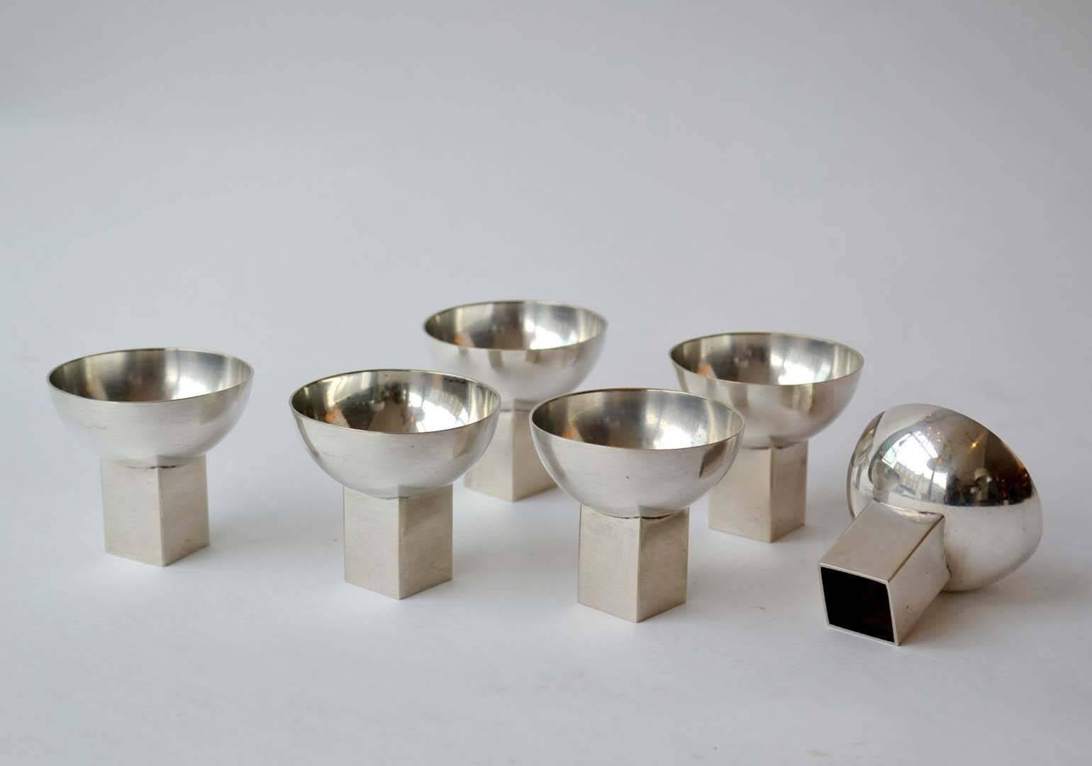 1920s Modernist Set of Six Silver Plated Liqueur Glasses in Bauhaus Style In Excellent Condition In London, GB